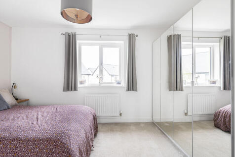 Bedroom 1 (2)
