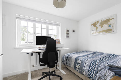 Bedroom 2 (2)