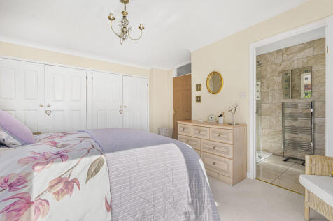 Bedroom 1 (2)