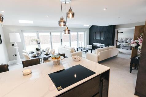 Lounge / Kitchen / Dining