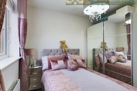 CAM03850G0-PR0042-STILL002 - bed2.jpg