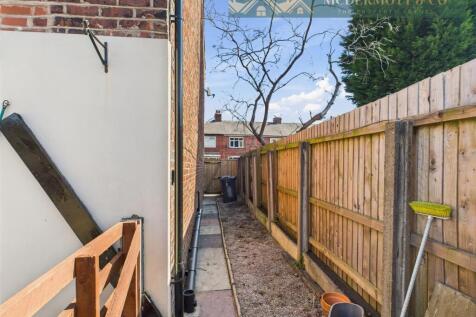 CAM03850G0-PR0133-STILL012.jpg