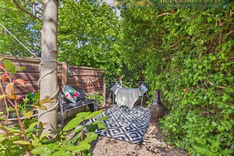 CAM03850G0-PR0136-STILL025.jpg