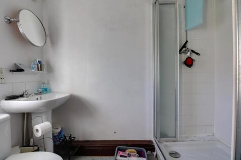 en-suite showeroom