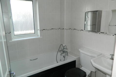 en-suite bathroom in master bed