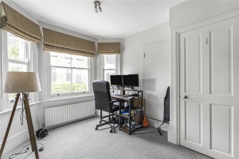Bedroom / Study