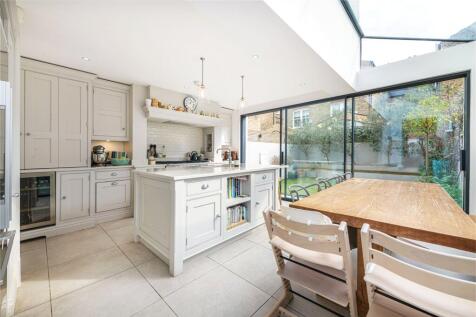 Kitchen / Dining
