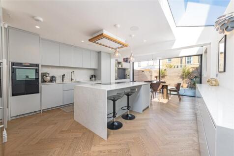 Kitchen / Dining