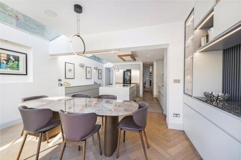 Kitchen / Dining