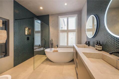 Principal Bathroom