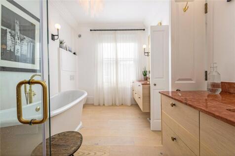 Principal Bathroom