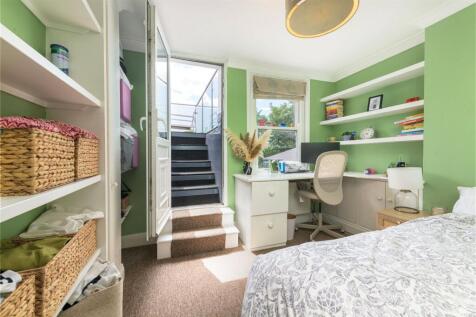 Bedroom / Study