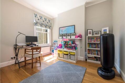 Bedroom / Study