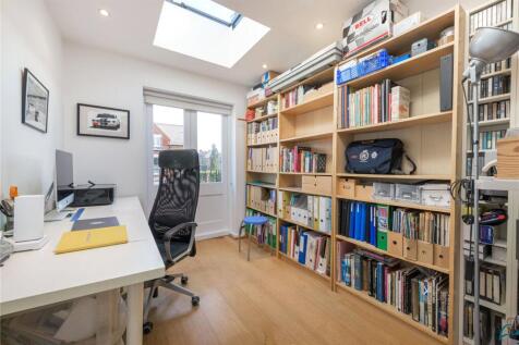 Bedroom / Study
