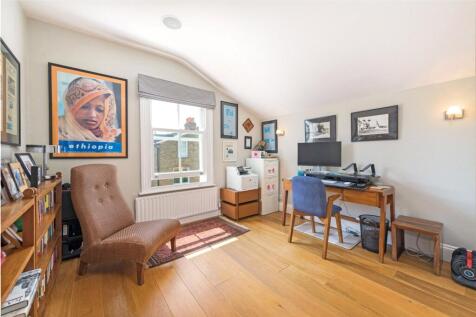 Bedroom / Study