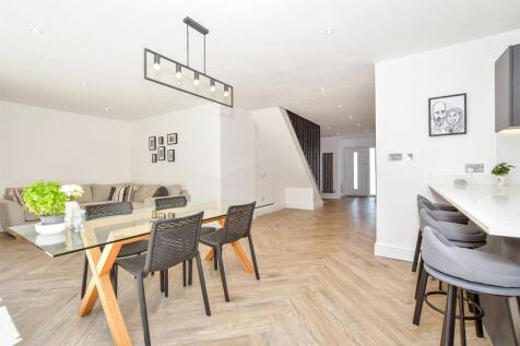 Lounge/Dining Area/ Kitchen