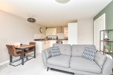 Lounge/ Kitchen