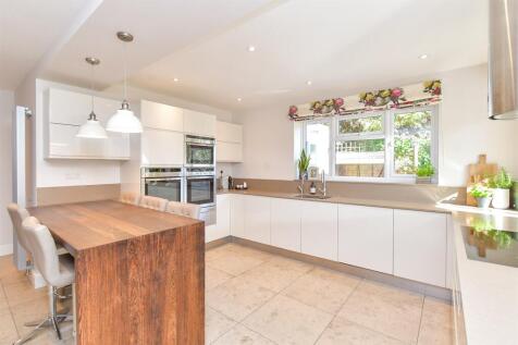 Kitchen/ Breakfast Area
