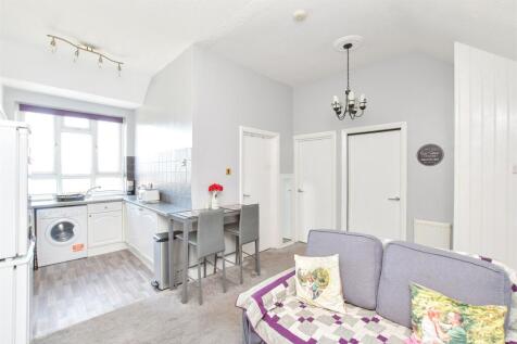 Lounge/ Kitchen Area