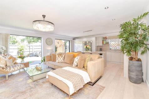 Lounge/Kitchen