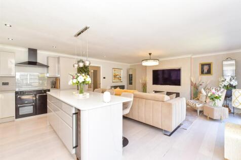 Lounge/Kitchen