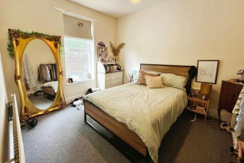 Apt 3 Double Bedroom