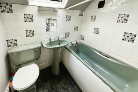 Apt 4 Bathroom