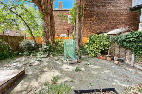 Apt 2 Garden