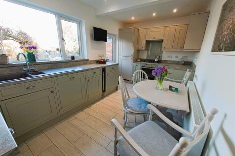 Re Fitted Kitchen