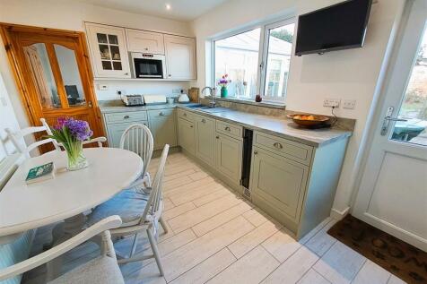 Re Fitted Kitchen