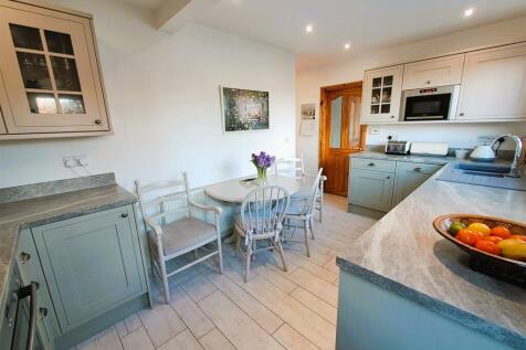 Re Fitted Kitchen