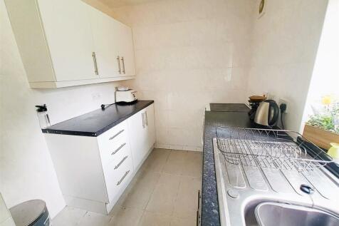Re Fitted Kitchen