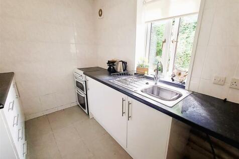 Re Fitted Kitchen