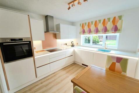 Re Fitted Wren Kitchen