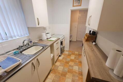Re Fitted Kitchen