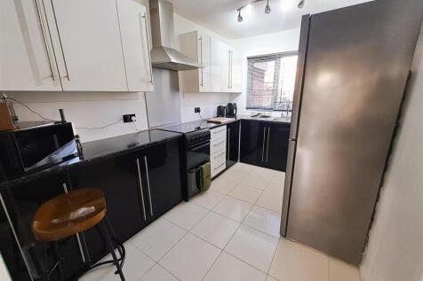 Re Fitted Kitchen