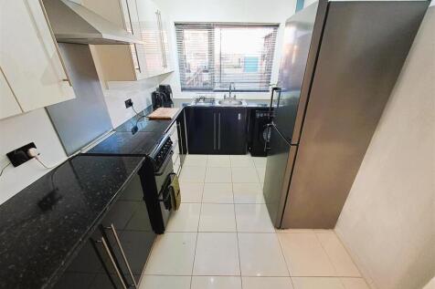 Re Fitted Kitchen
