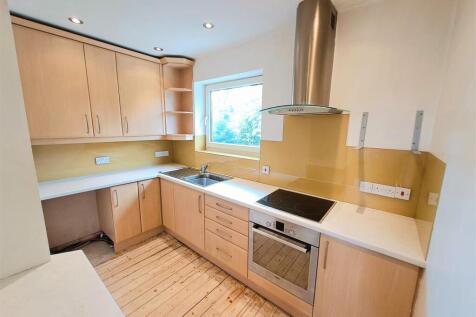 Re Fitted Kitchen