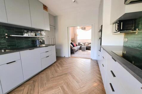 Re Fitted Kitchen