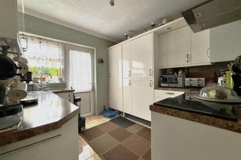 Kitchen 2.jpg