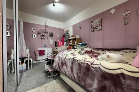 Bedroom 2a.jpg