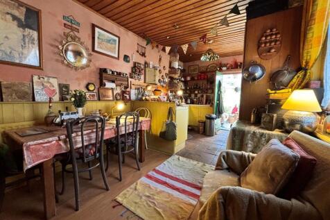 Kitchen 1.jpg