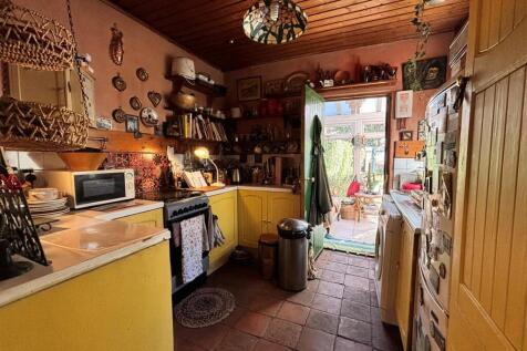 Kitchen 2.jpg