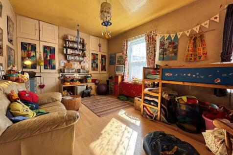 Bedroom 1.jpg