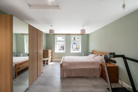 Annex studio room
