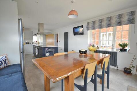 Kitchen &amp; Dining Room