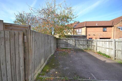 Parking area to rear of property
