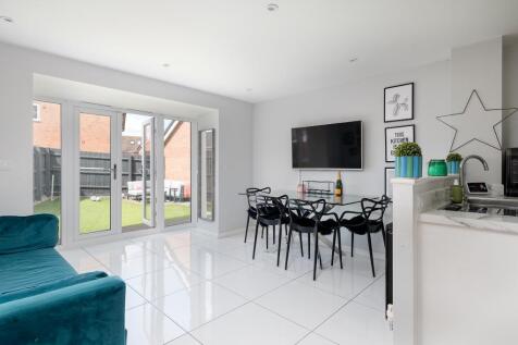 Kitchen, Dining &amp; Family Room