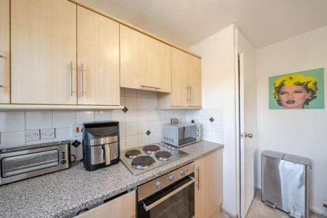 1386519-7-69301ba...