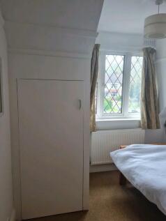 smaller bedroom 3.jpg
